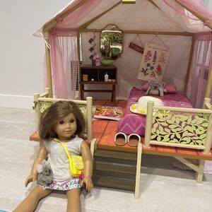 American Girl Doll - Australia - gvf54 kira's comfy platform tent complete set